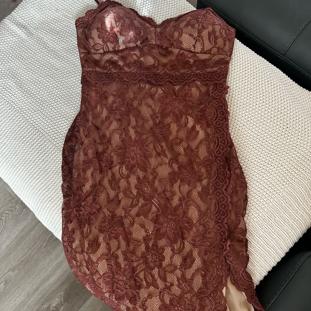 Slim lacey women’s knee length dress with slit